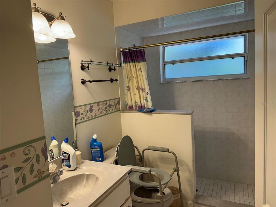 Active With Contract: $348,000 (3 beds, 2 baths, 1987 Square Feet)