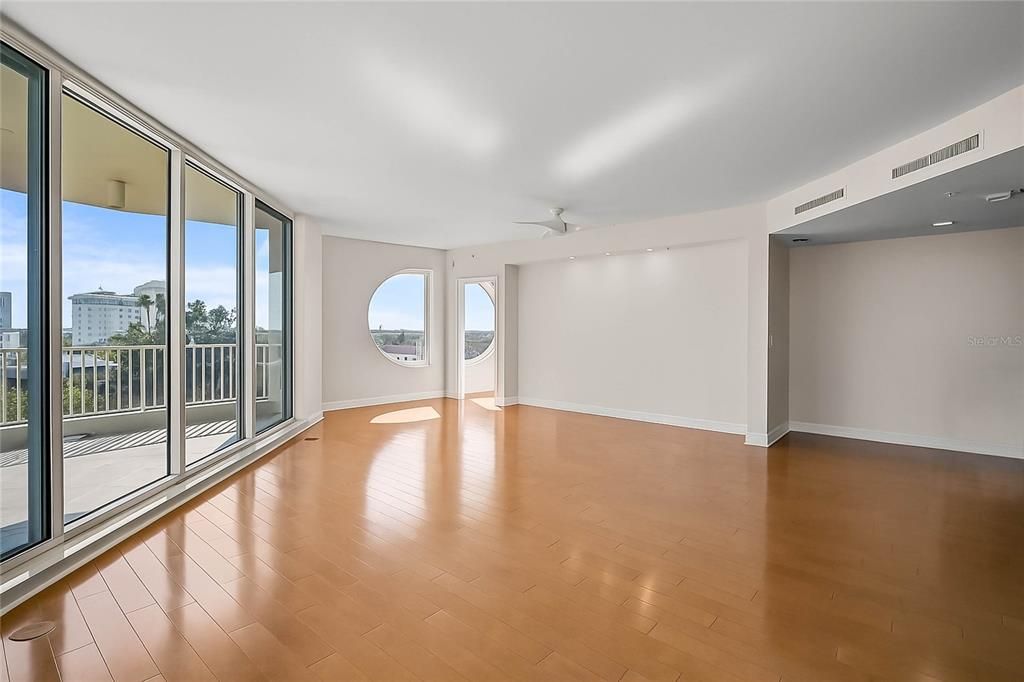 For Sale: $895,000 (2 beds, 2 baths, 1735 Square Feet)