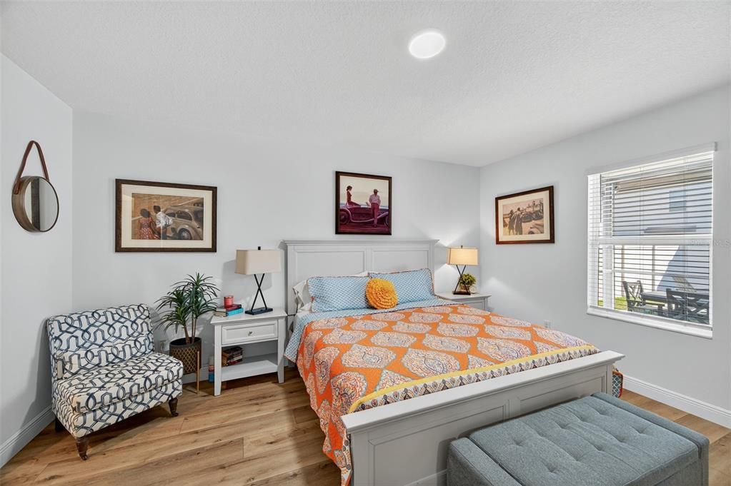 For Sale: $400,000 (5 beds, 2 baths, 2369 Square Feet)