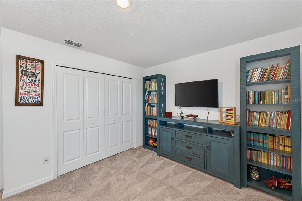 For Sale: $400,000 (5 beds, 2 baths, 2369 Square Feet)