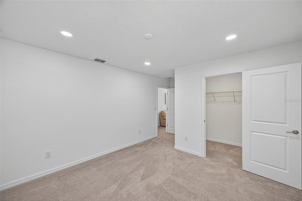 For Sale: $400,000 (5 beds, 2 baths, 2369 Square Feet)