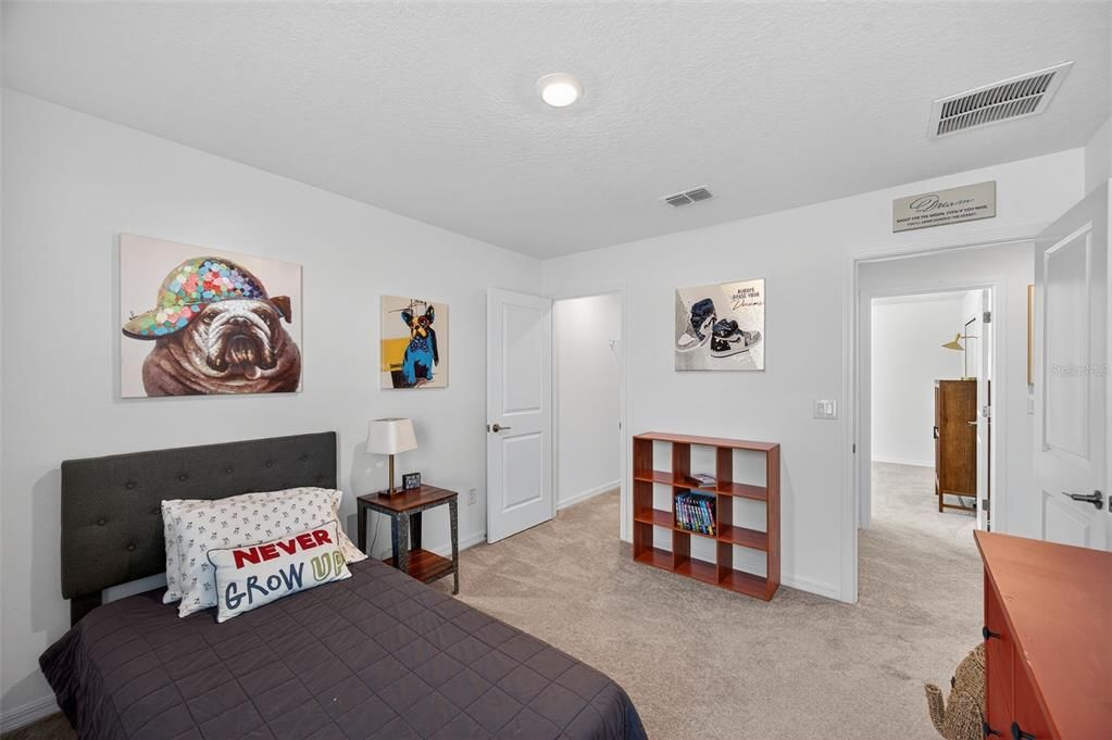 For Sale: $400,000 (5 beds, 2 baths, 2369 Square Feet)