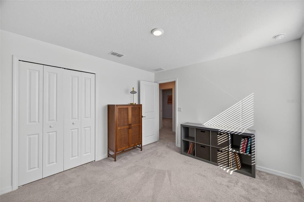 For Sale: $400,000 (5 beds, 2 baths, 2369 Square Feet)