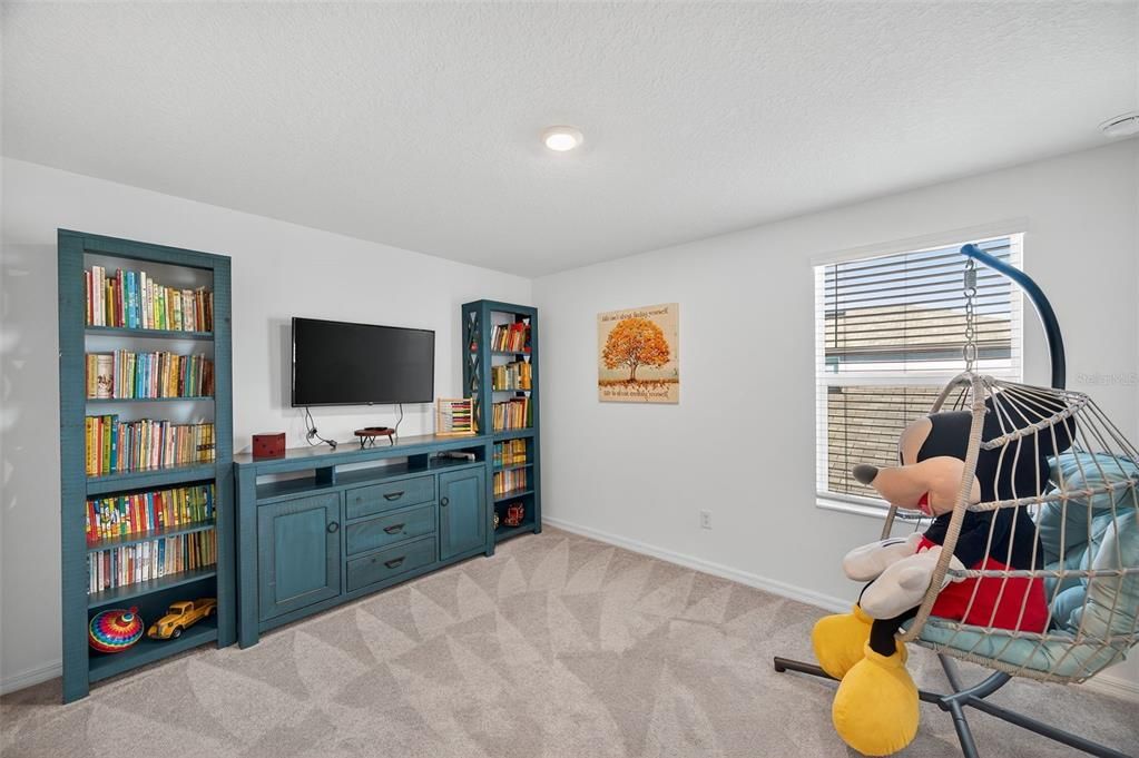 For Sale: $400,000 (5 beds, 2 baths, 2369 Square Feet)