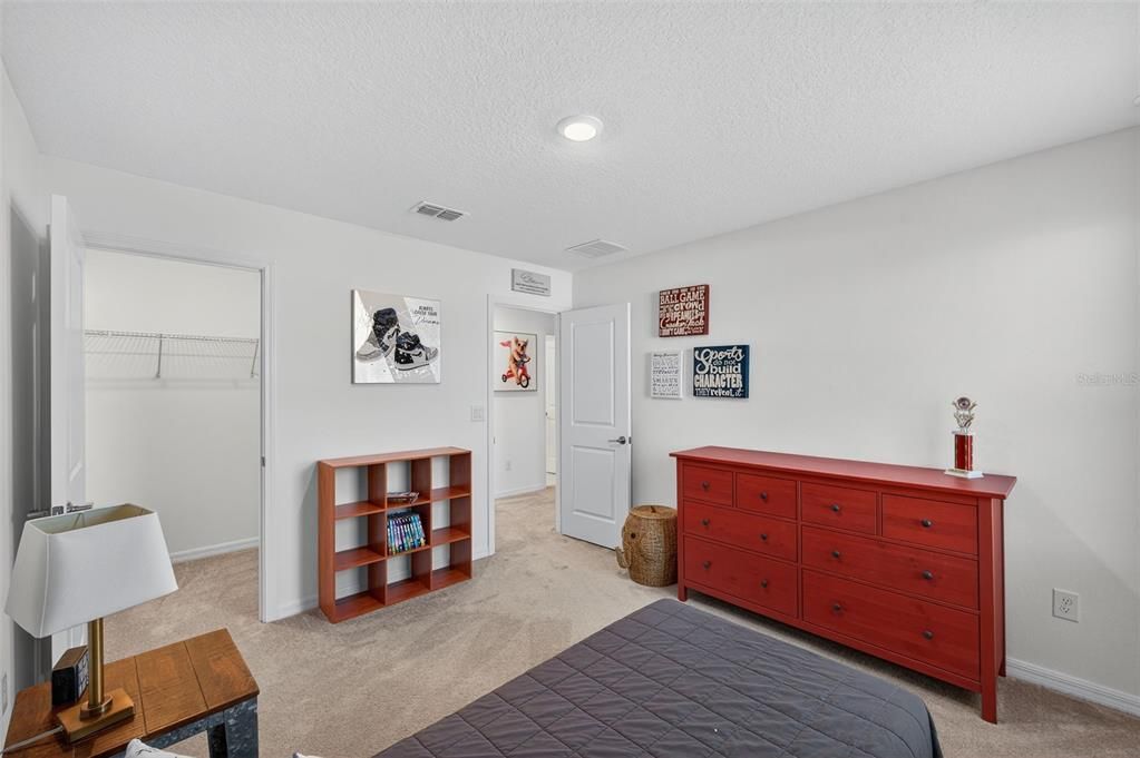 For Sale: $400,000 (5 beds, 2 baths, 2369 Square Feet)