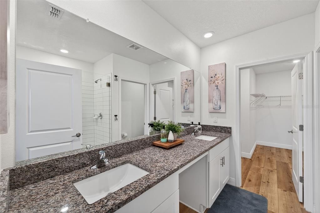 For Sale: $400,000 (5 beds, 2 baths, 2369 Square Feet)