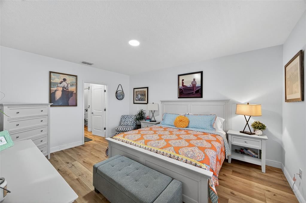 For Sale: $400,000 (5 beds, 2 baths, 2369 Square Feet)