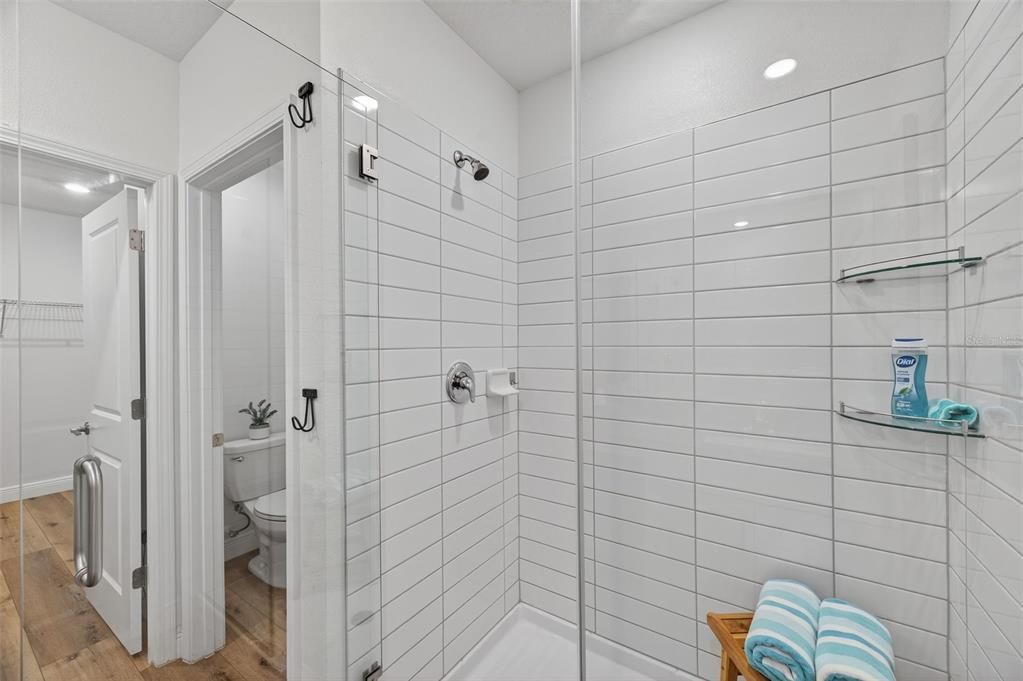 For Sale: $400,000 (5 beds, 2 baths, 2369 Square Feet)