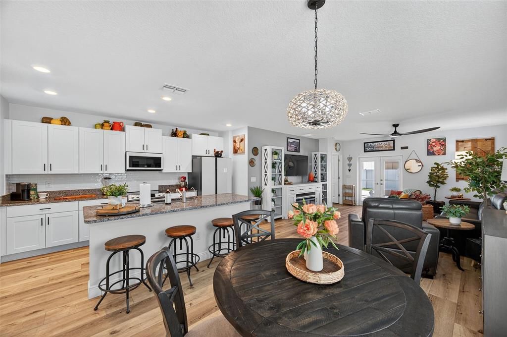 For Sale: $400,000 (5 beds, 2 baths, 2369 Square Feet)