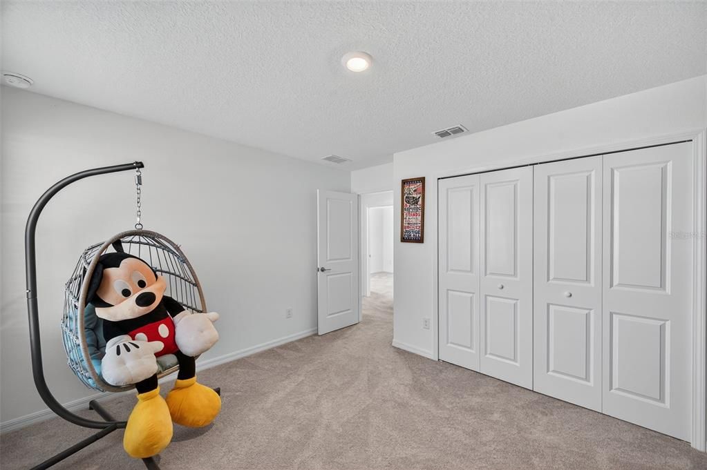 For Sale: $400,000 (5 beds, 2 baths, 2369 Square Feet)