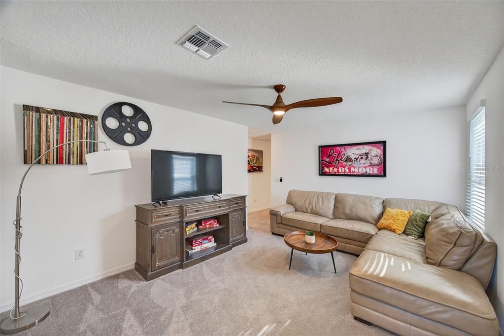 For Sale: $400,000 (5 beds, 2 baths, 2369 Square Feet)