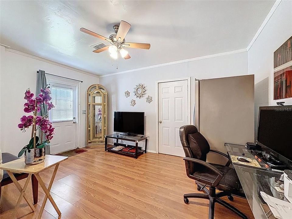 Под контрактом: $285,000 (3 спален, 2 ванн, 1612 Квадратных фут)