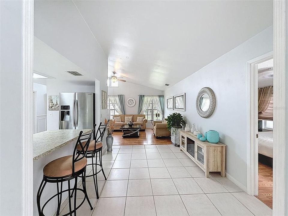 Под контрактом: $285,000 (3 спален, 2 ванн, 1612 Квадратных фут)