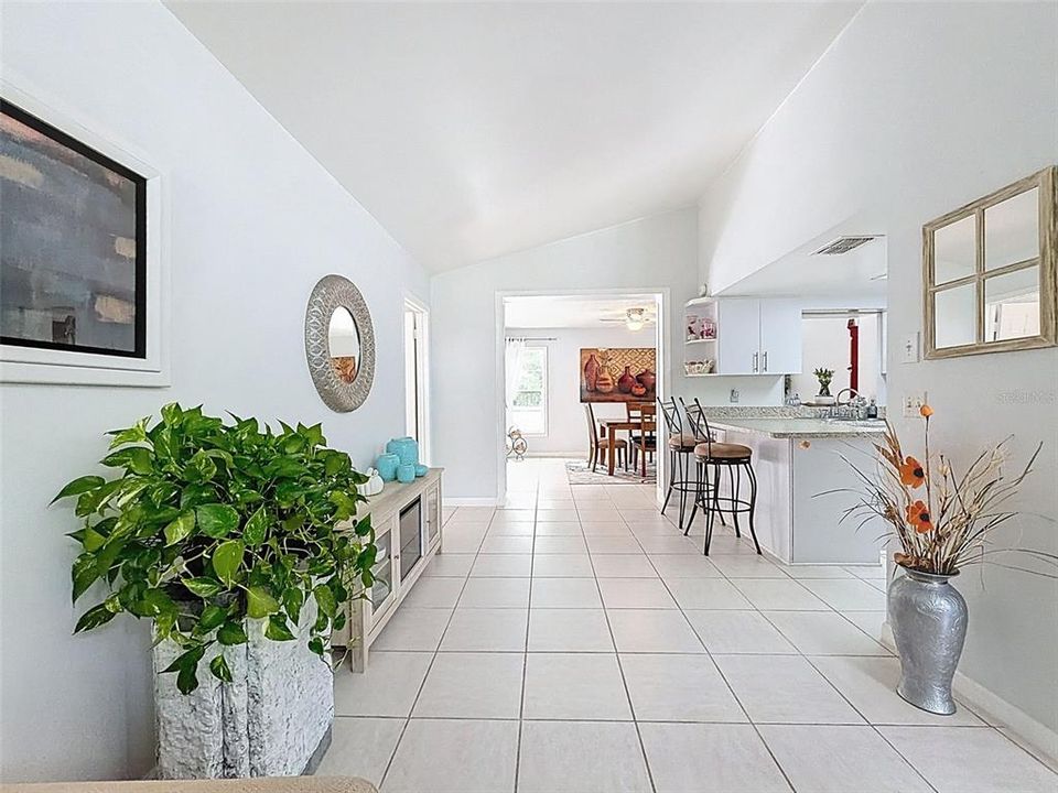 Под контрактом: $285,000 (3 спален, 2 ванн, 1612 Квадратных фут)