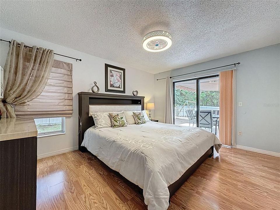 Под контрактом: $285,000 (3 спален, 2 ванн, 1612 Квадратных фут)