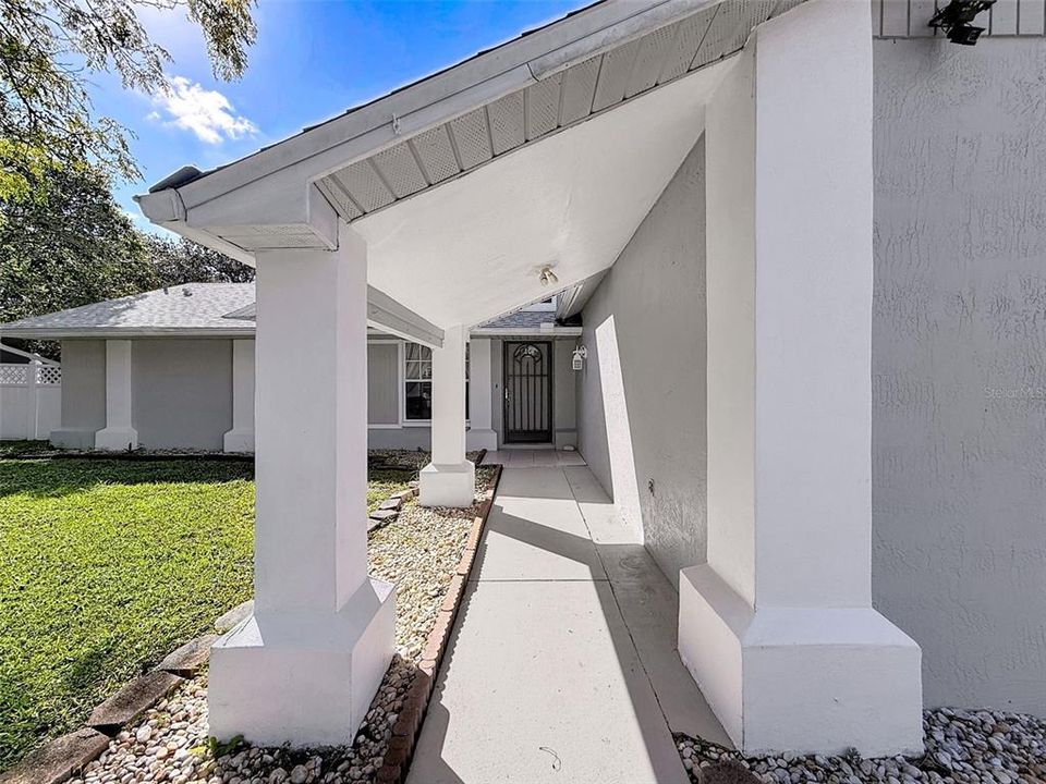 Под контрактом: $285,000 (3 спален, 2 ванн, 1612 Квадратных фут)