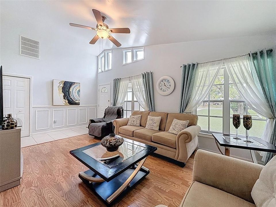 Под контрактом: $285,000 (3 спален, 2 ванн, 1612 Квадратных фут)