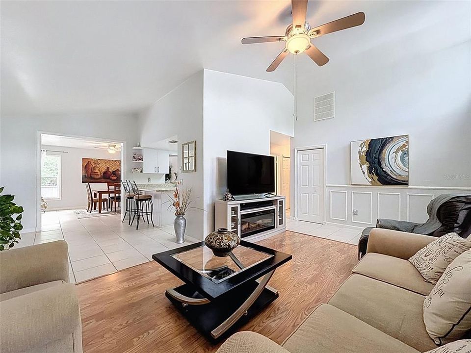 Под контрактом: $285,000 (3 спален, 2 ванн, 1612 Квадратных фут)