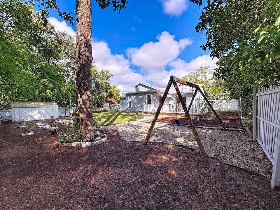 Под контрактом: $285,000 (3 спален, 2 ванн, 1612 Квадратных фут)