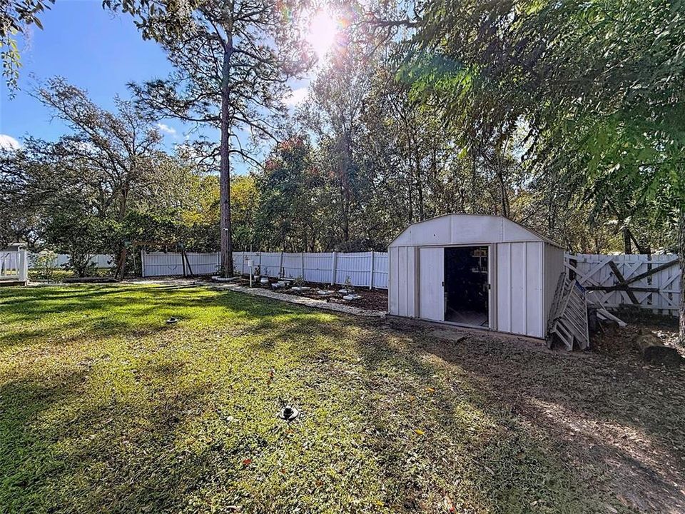 Под контрактом: $285,000 (3 спален, 2 ванн, 1612 Квадратных фут)