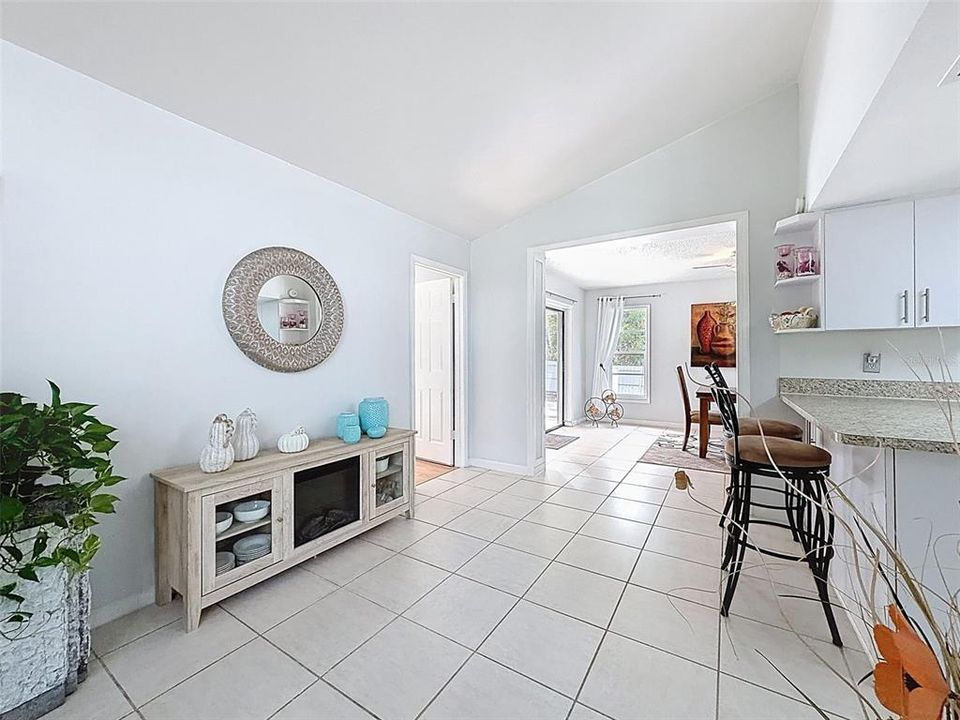 Под контрактом: $285,000 (3 спален, 2 ванн, 1612 Квадратных фут)