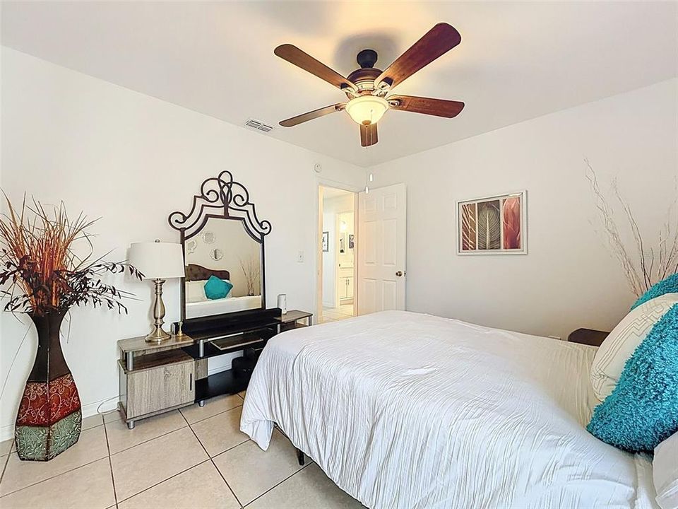 Под контрактом: $285,000 (3 спален, 2 ванн, 1612 Квадратных фут)