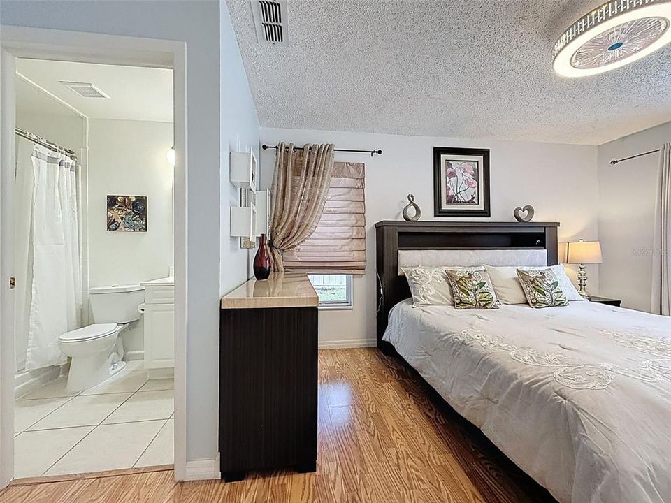 Под контрактом: $285,000 (3 спален, 2 ванн, 1612 Квадратных фут)