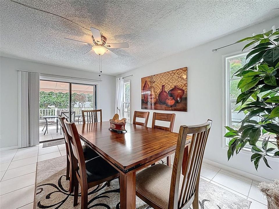 Под контрактом: $285,000 (3 спален, 2 ванн, 1612 Квадратных фут)