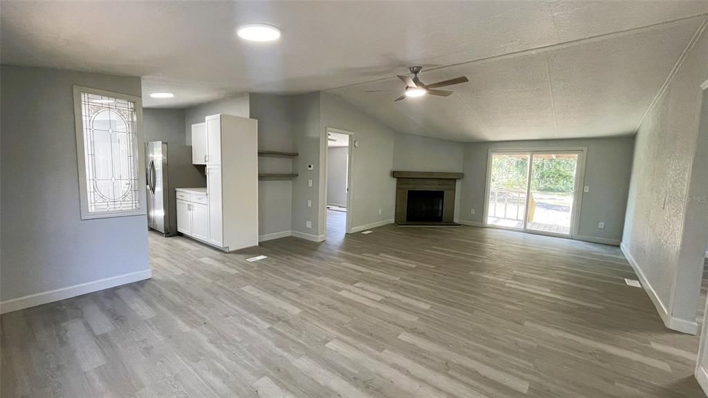 待售: $179,900 (3 贝兹, 2 浴室, 1296 平方英尺)