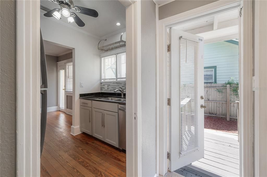 For Rent: $2,350 (2 beds, 2 baths, 1169 Square Feet)