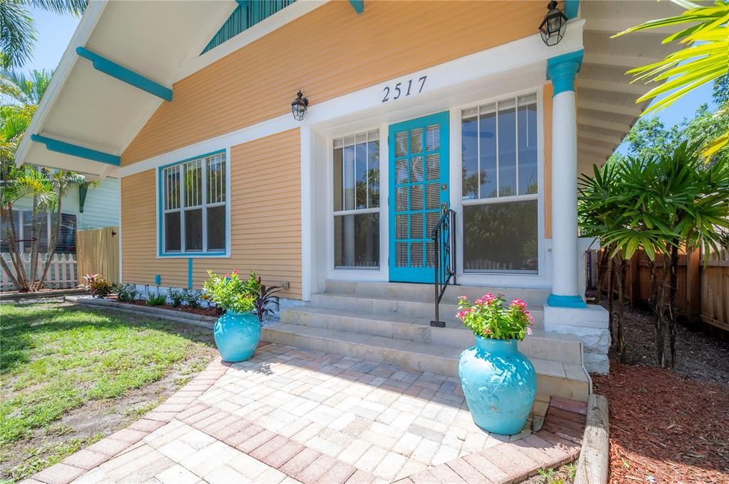 For Rent: $2,350 (2 beds, 2 baths, 1169 Square Feet)