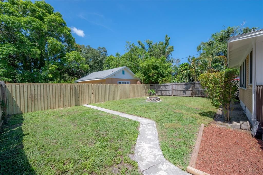 For Rent: $2,350 (2 beds, 2 baths, 1169 Square Feet)