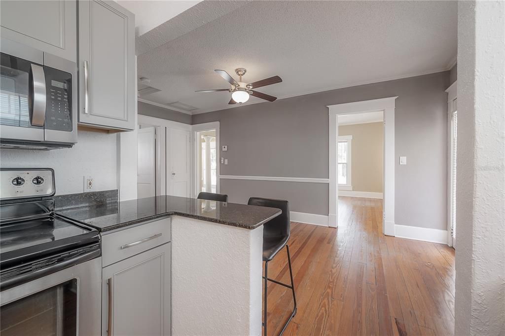 For Rent: $2,350 (2 beds, 2 baths, 1169 Square Feet)