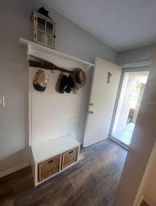 For Sale: $190,000 (2 beds, 2 baths, 1100 Square Feet)