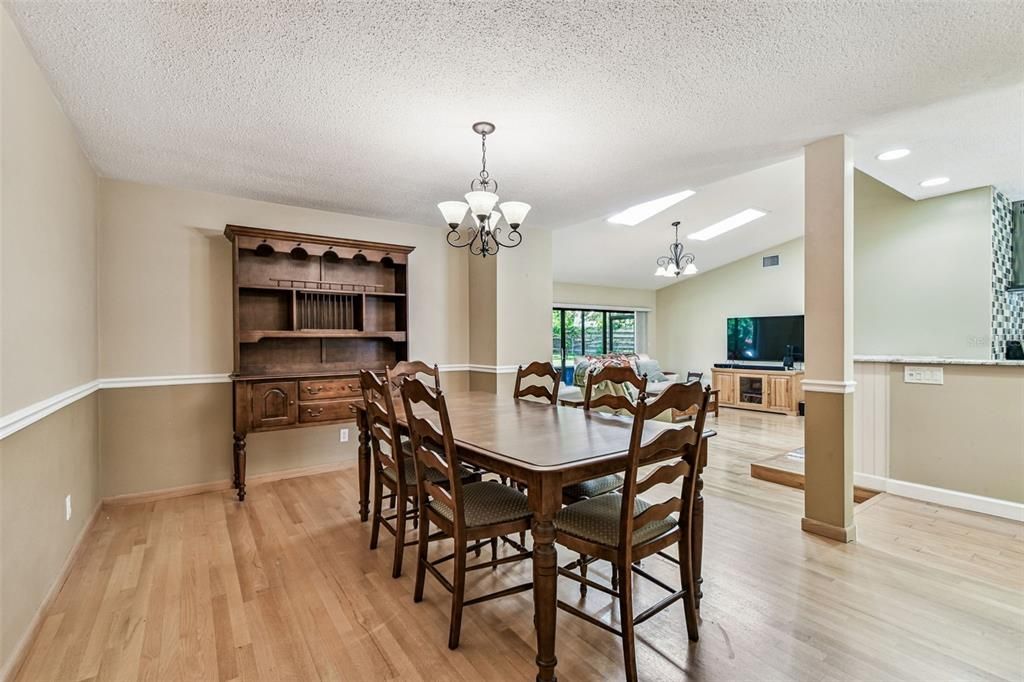 Activo con contrato: $624,916 (4 camas, 2 baños, 2336 Pies cuadrados)