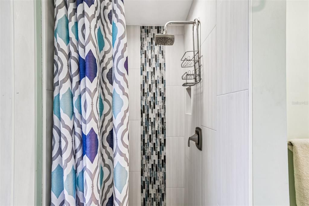 Activo con contrato: $624,916 (4 camas, 2 baños, 2336 Pies cuadrados)