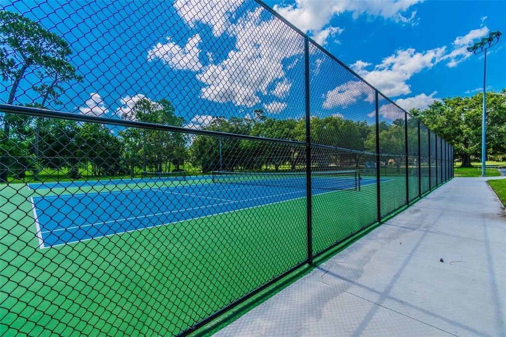 Activo con contrato: $624,916 (4 camas, 2 baños, 2336 Pies cuadrados)