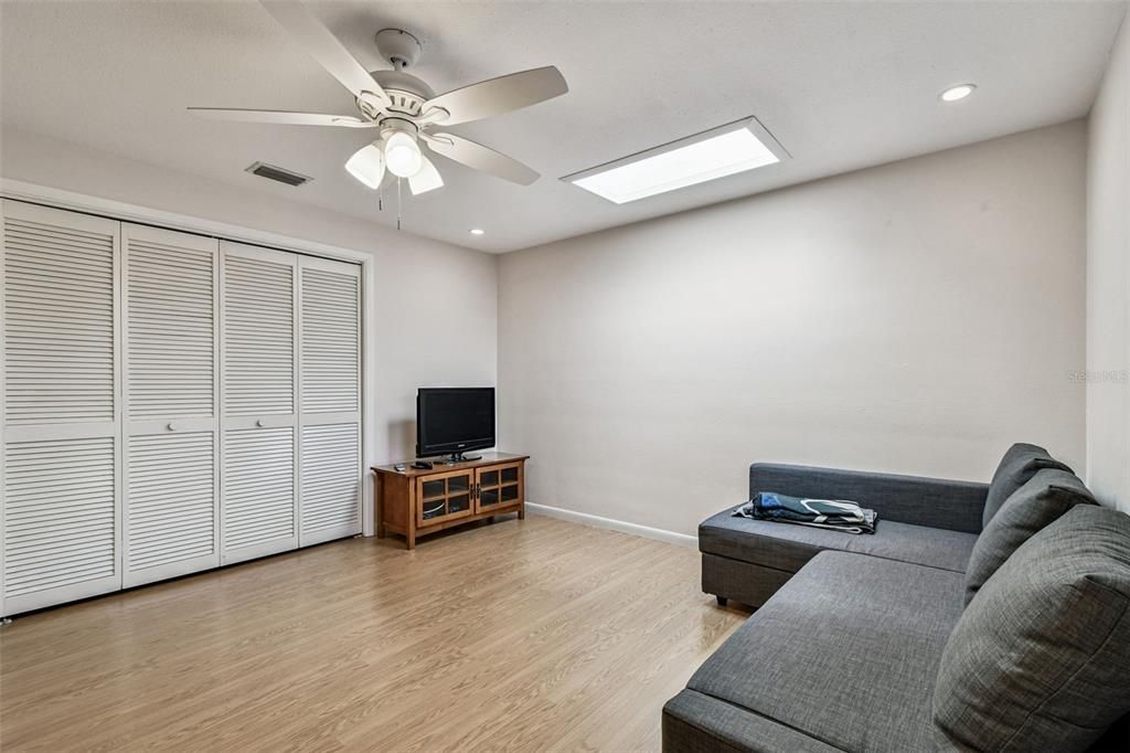 Activo con contrato: $624,916 (4 camas, 2 baños, 2336 Pies cuadrados)