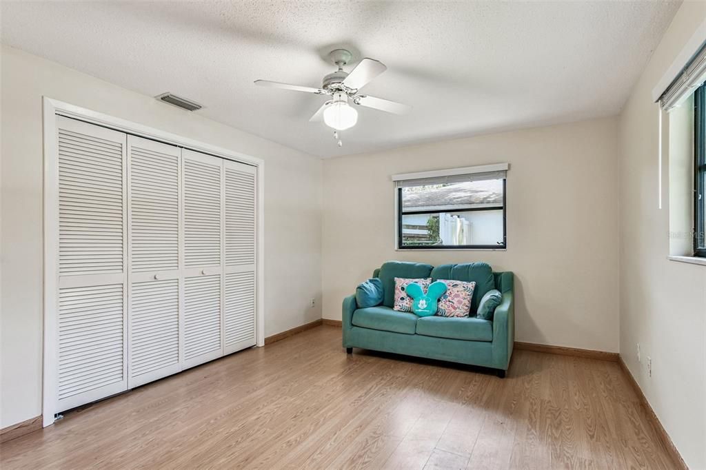 Activo con contrato: $624,916 (4 camas, 2 baños, 2336 Pies cuadrados)