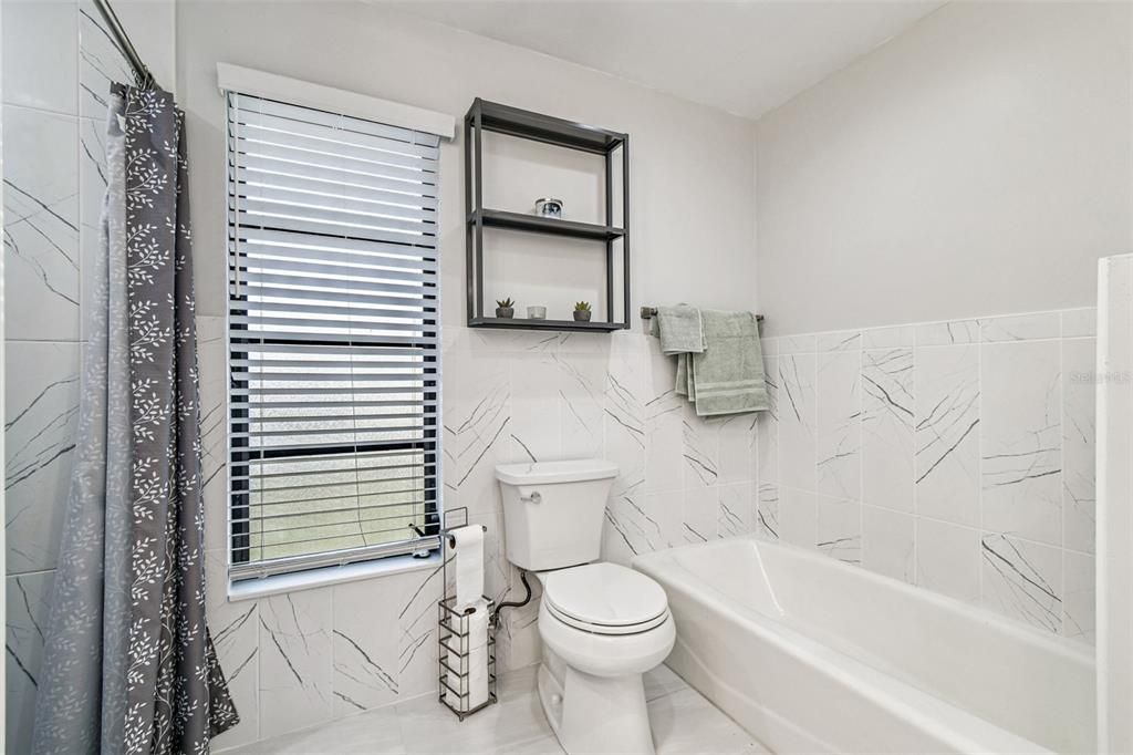 Activo con contrato: $624,916 (4 camas, 2 baños, 2336 Pies cuadrados)