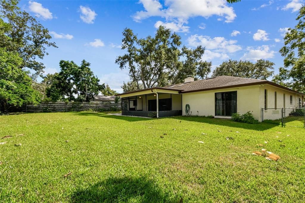 Activo con contrato: $624,916 (4 camas, 2 baños, 2336 Pies cuadrados)