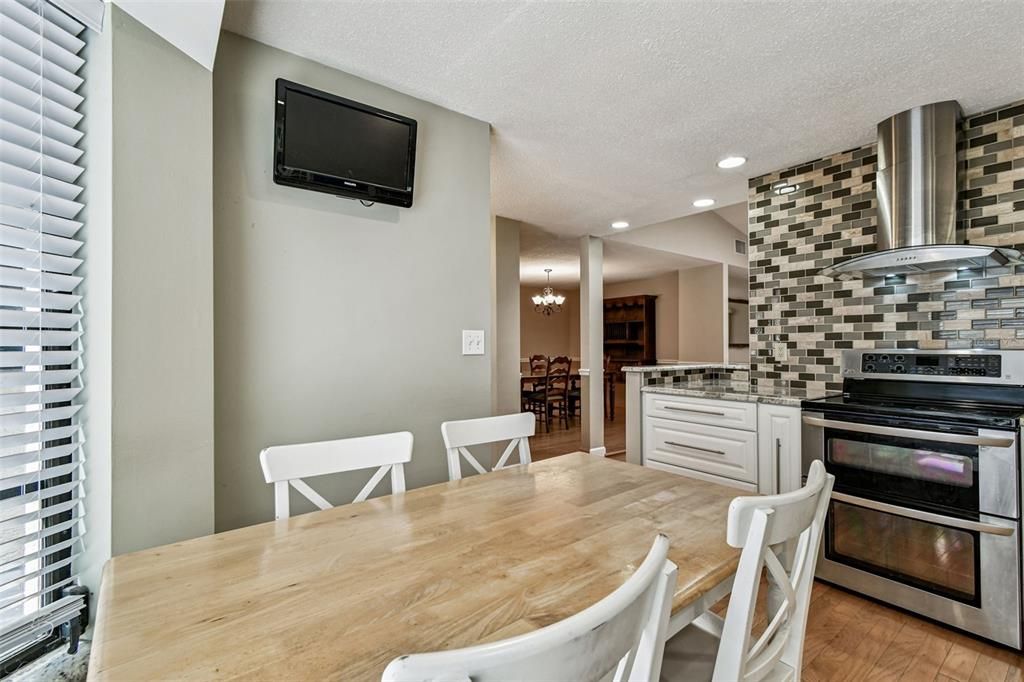 Activo con contrato: $624,916 (4 camas, 2 baños, 2336 Pies cuadrados)