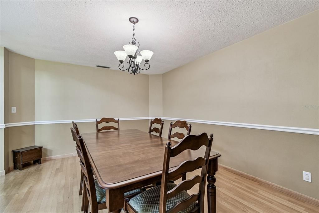 Activo con contrato: $624,916 (4 camas, 2 baños, 2336 Pies cuadrados)