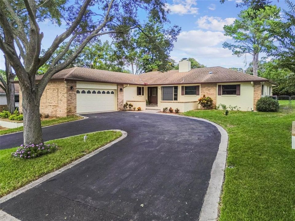 Activo con contrato: $624,916 (4 camas, 2 baños, 2336 Pies cuadrados)