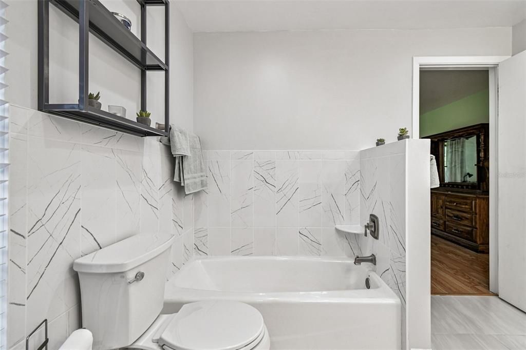 Activo con contrato: $624,916 (4 camas, 2 baños, 2336 Pies cuadrados)