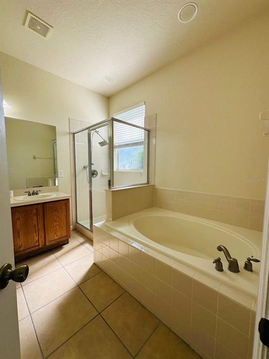 En Renta: $2,200 (4 camas, 3 baños, 1744 Pies cuadrados)