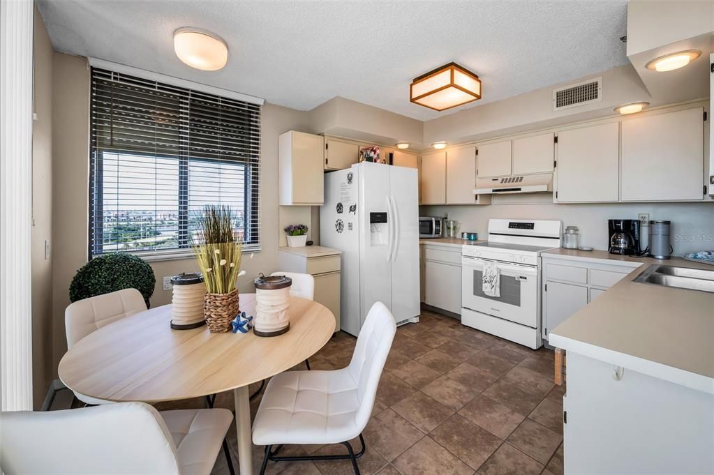 For Rent: $4,500 (2 beds, 2 baths, 1150 Square Feet)