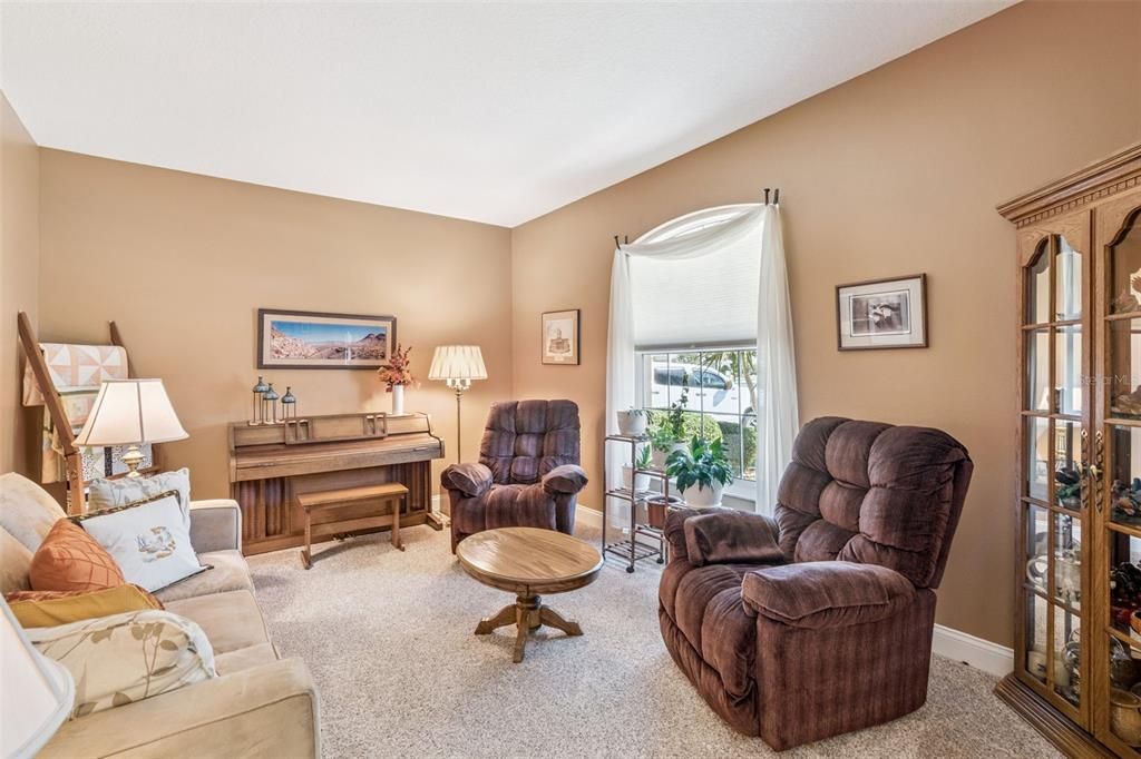 For Sale: $550,000 (5 beds, 3 baths, 3422 Square Feet)