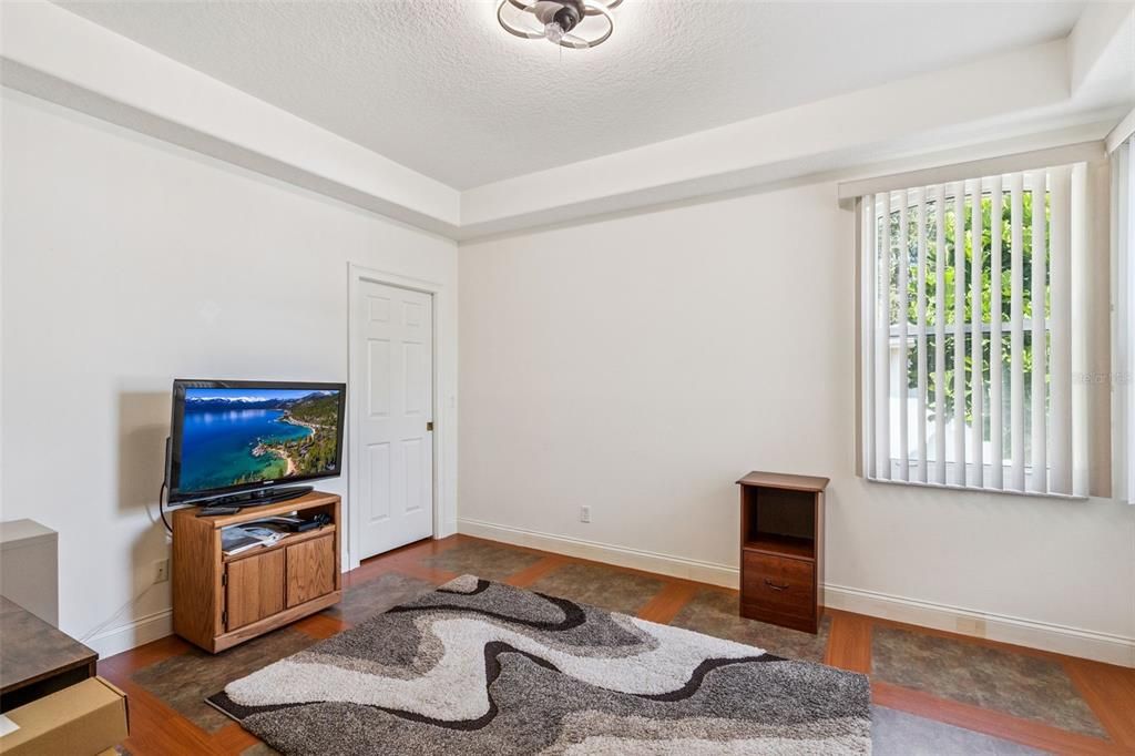 For Sale: $550,000 (5 beds, 3 baths, 3422 Square Feet)