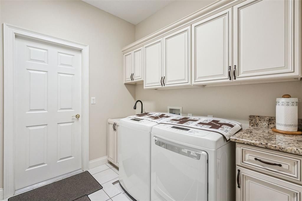 For Sale: $550,000 (5 beds, 3 baths, 3422 Square Feet)